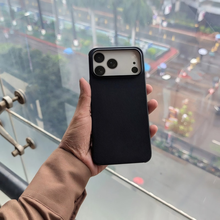 کاور ایکس لول مدل NeoGrid مناسب برای گوشی موبایل اپل iPhone 17 Pro Max