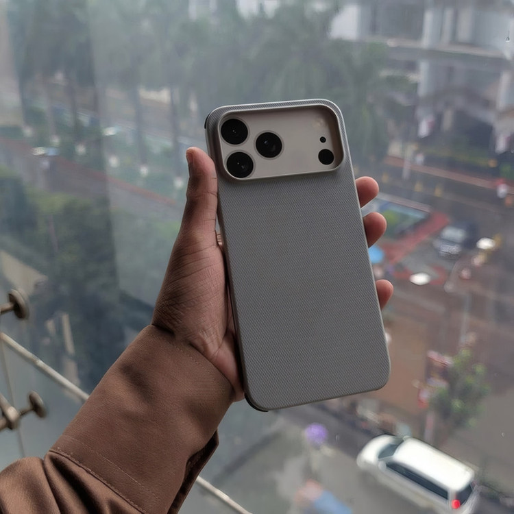کاور ایکس لول مدل NeoGrid مناسب برای گوشی موبایل اپل iPhone 17 Pro Max